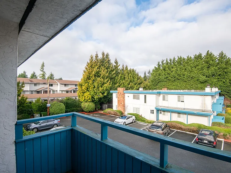 Westmont Apartments — Photo 20