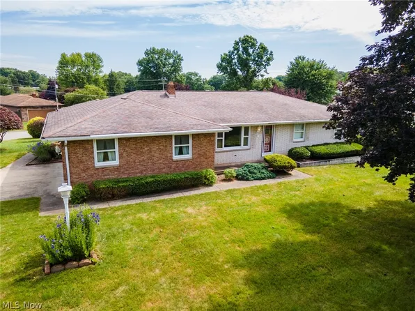 154 Rockyledge Dr, Struthers, OH 44471