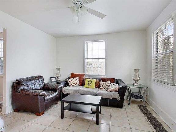 3rd image of 5122 Willow St #24