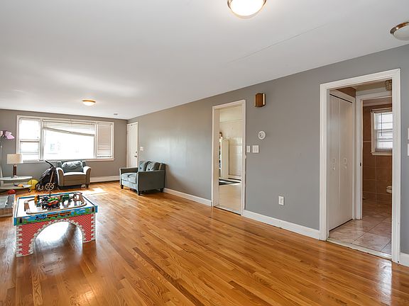 5th image of 145 Arnold St #1
