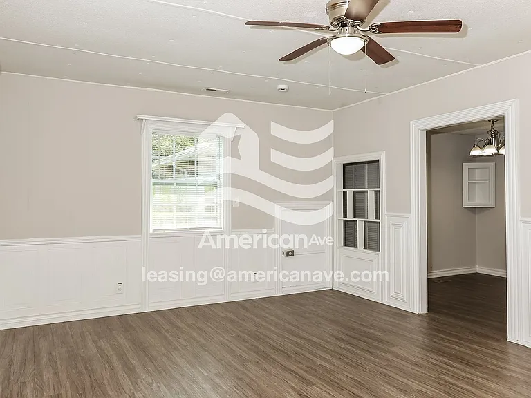 37636_005_wm_-_living_room_13028024.jpg