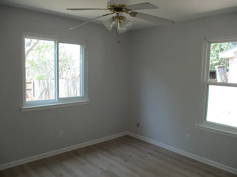 1906 Castle Gate Cir — Photo 14