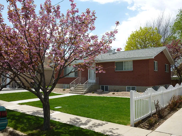 823 N 100 W #MAIN LEVEL — Photo 2