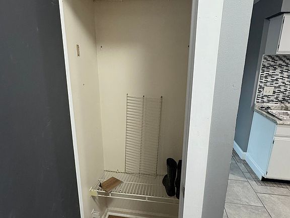 4th image of 2725 Brookfield Dr