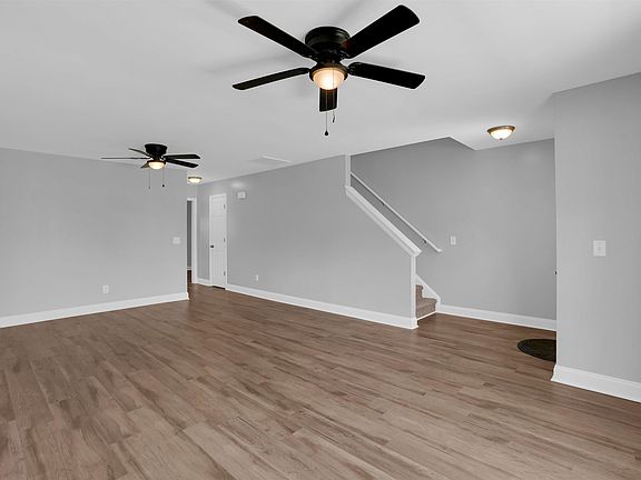 3rd image of 740 Applegate Ln