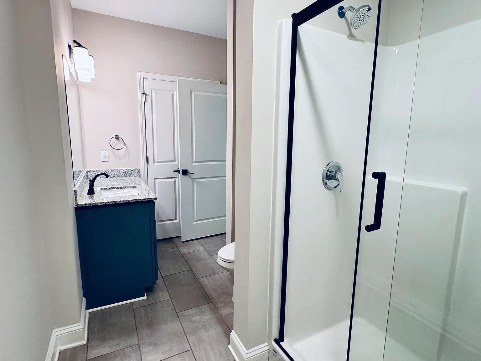 6 bed, 1976 sqft, $2,500 — Photo 4