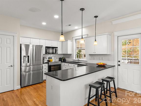 5th image of 8325 Strandhill Rd