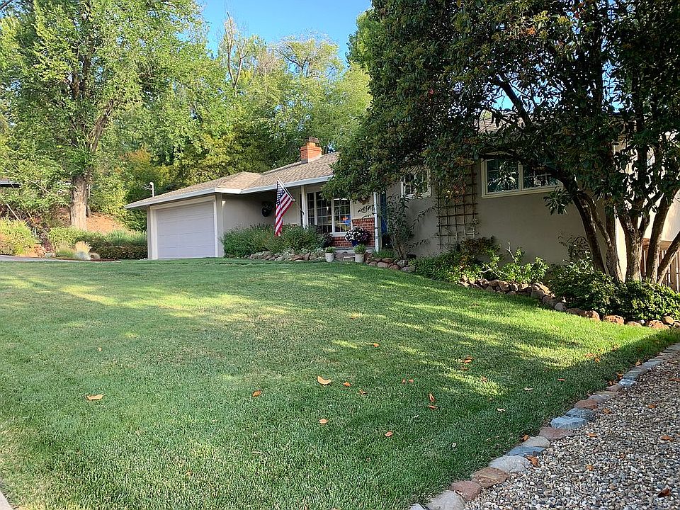 2nd image of 776 Charlton Dr