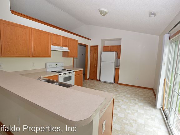 5th image of 124 Lawndale Ln