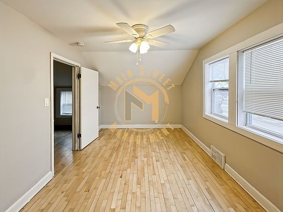 3rd image of 123 Kaukauna St