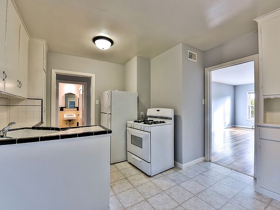 5th image of 2223 Lake St APT 305