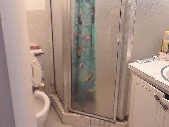 SECONDBATHROOM
