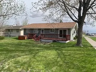 400 Deerfield Ct — Photo 2