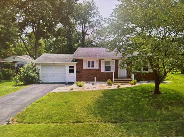 414 W 4th St, Trenton, IL 62293