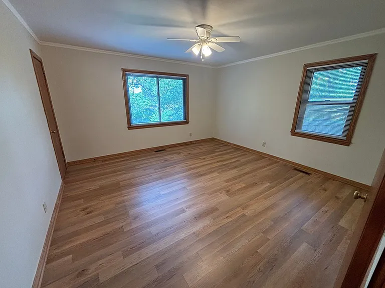 1054 N Eva Ave — Photo 10