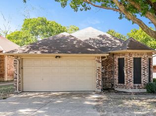111 Streamside Dr, Desoto, TX 75115