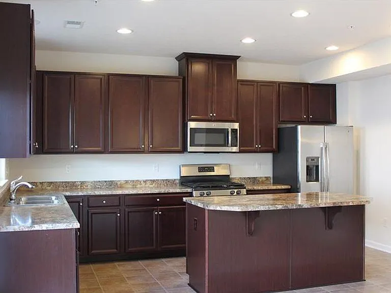 2302 Pointe View Dr — Photo 16