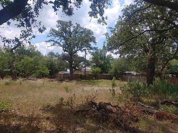 3rd image of 629 Fir Ln