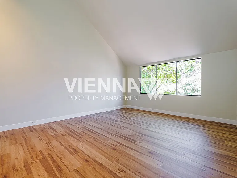 340 Wyndgate Rd — Photo 10