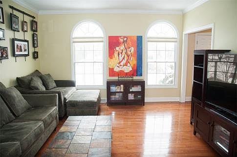 123 Bridle Trail Living Room