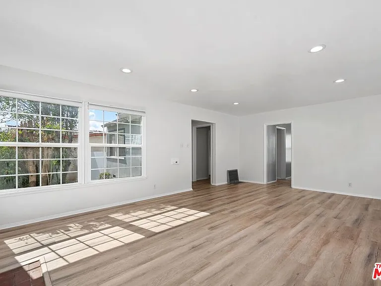 1019 Amherst Ave — Photo 4