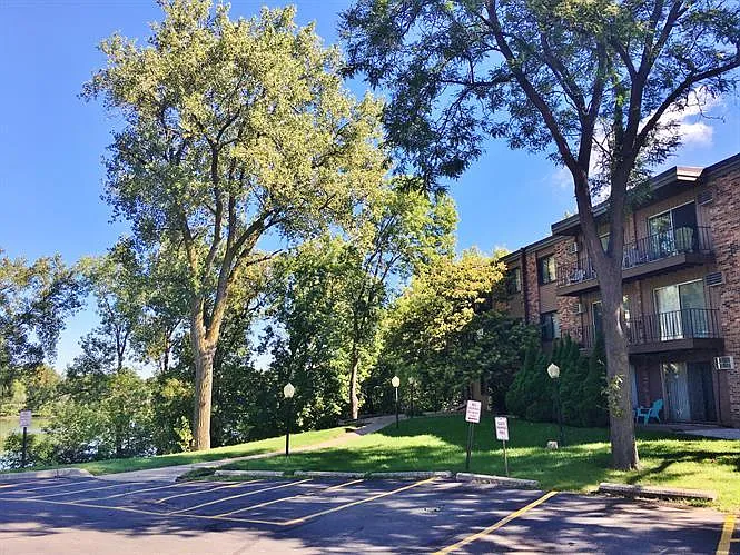 Lakehill Apartments — Photo 21