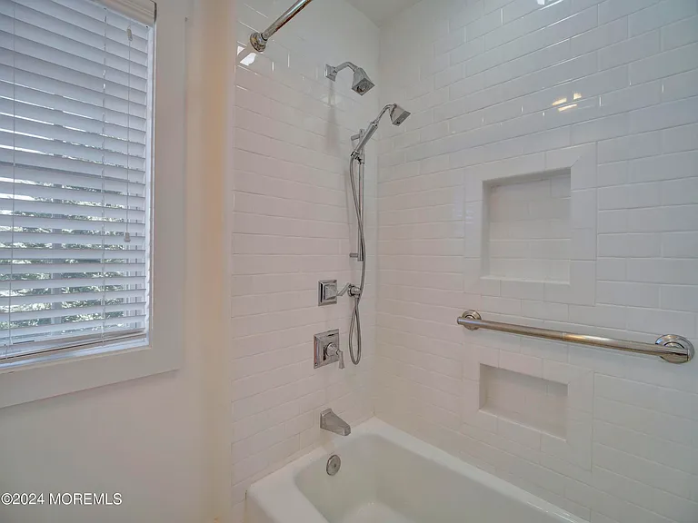 106 10th Ave — Photo 16