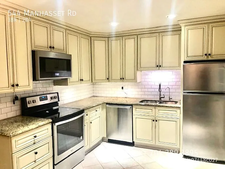 544 Manhasset Rd — Photo 6
