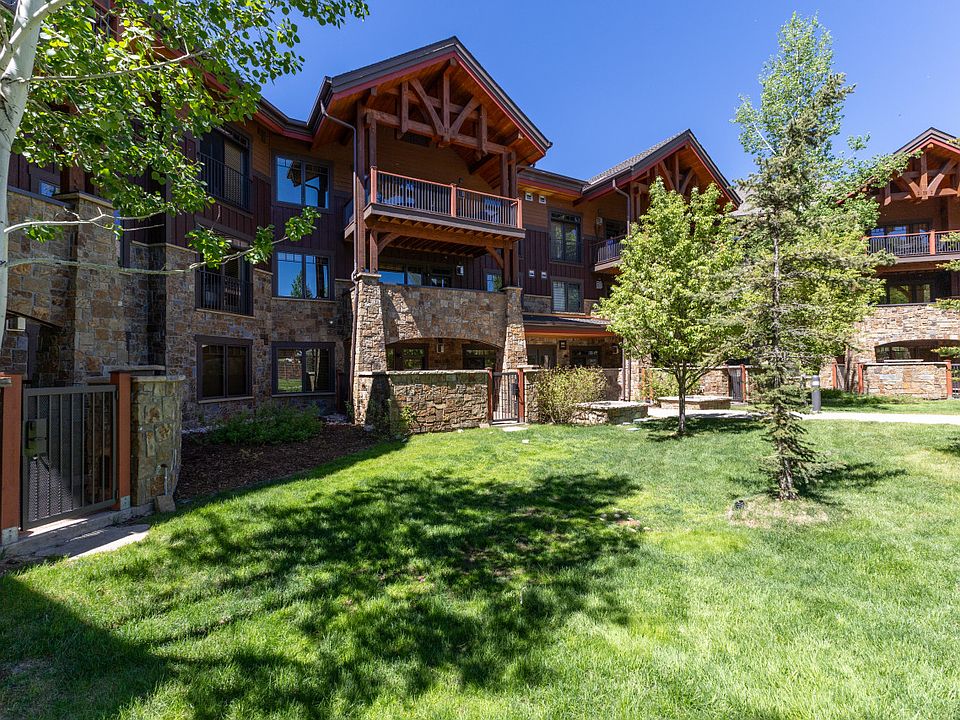 Exterior of Bear Lodge
