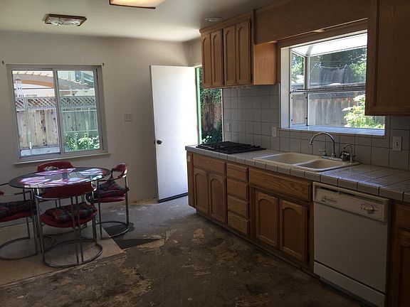 4th image of 1472 Jeffery Ave