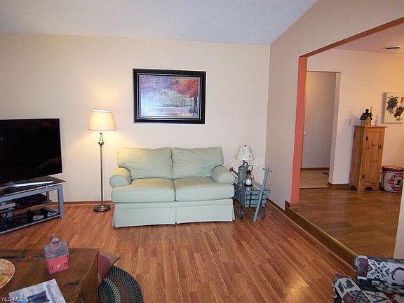 3rd image of 665 Cathyann Dr