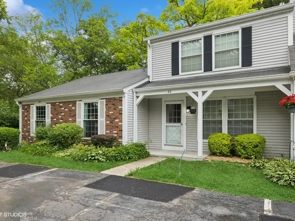 82 Hickory Ln, Cary, IL 60013