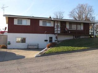 1208 10th Ave, Belle Plaine, IA 52208