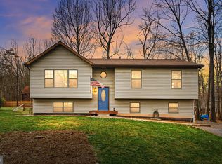 1704 Lakeview Dr, Cross Junction, VA 22625