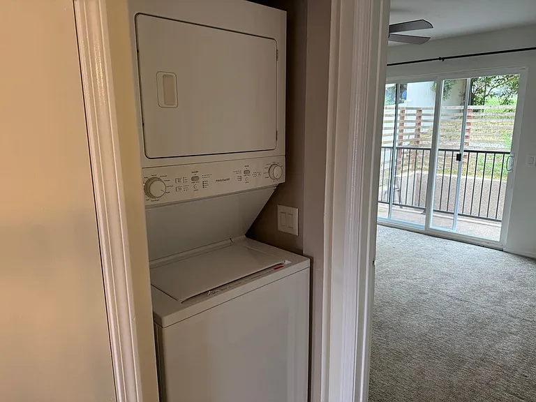 2623 Calle Del Comercio — Photo 14