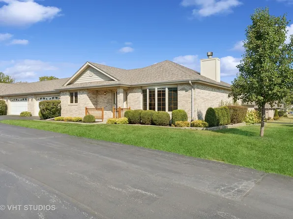 330 Woodward St, Beecher, IL 60401