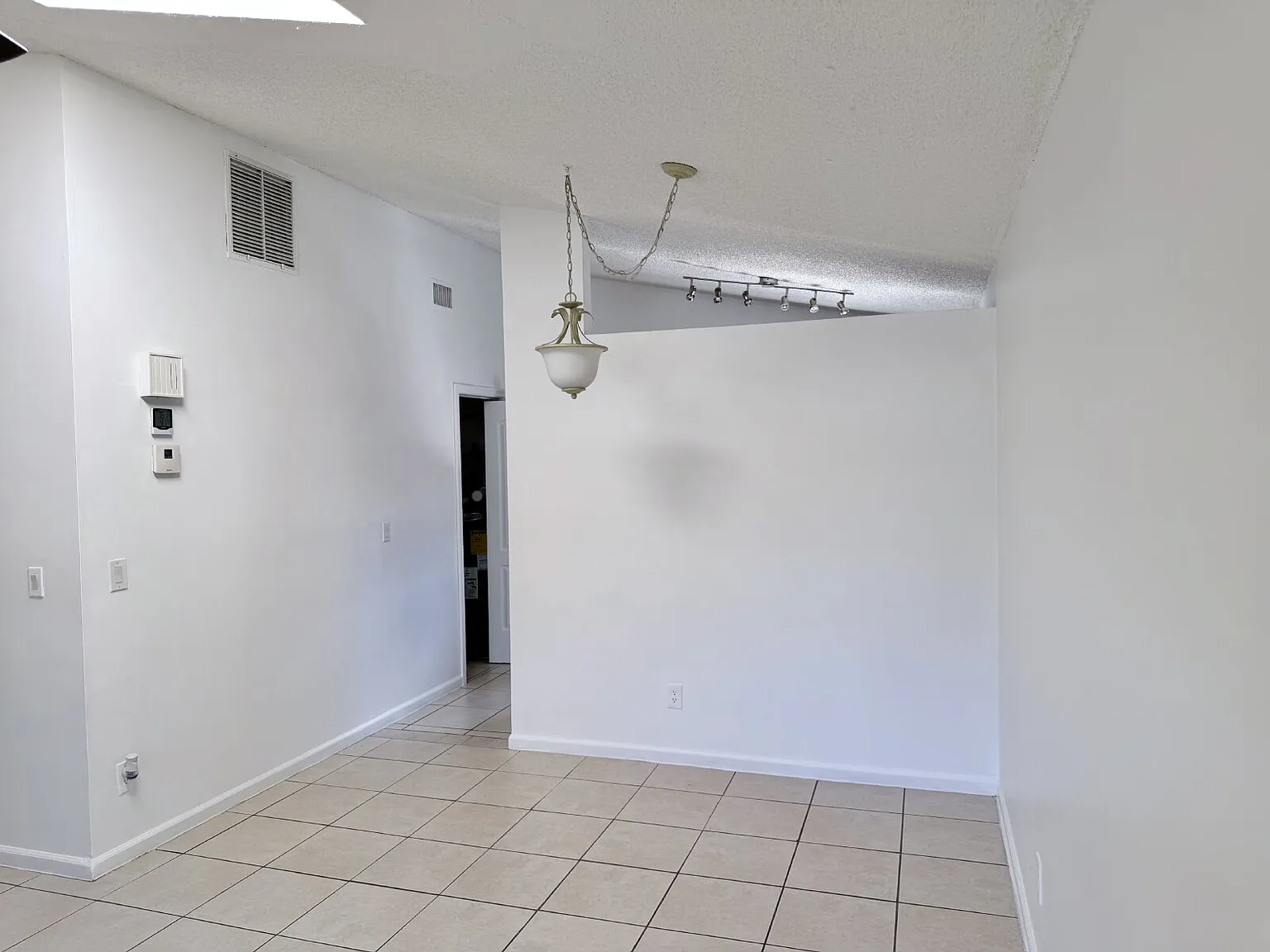 2 bed, 1.0 bath, 900 sqft, $2,100 — Photo 4