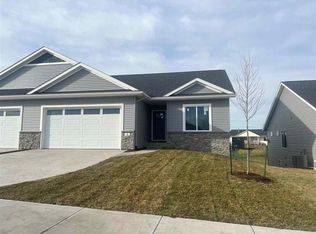 8 Lazy Brook Dr, West Branch, IA 52358