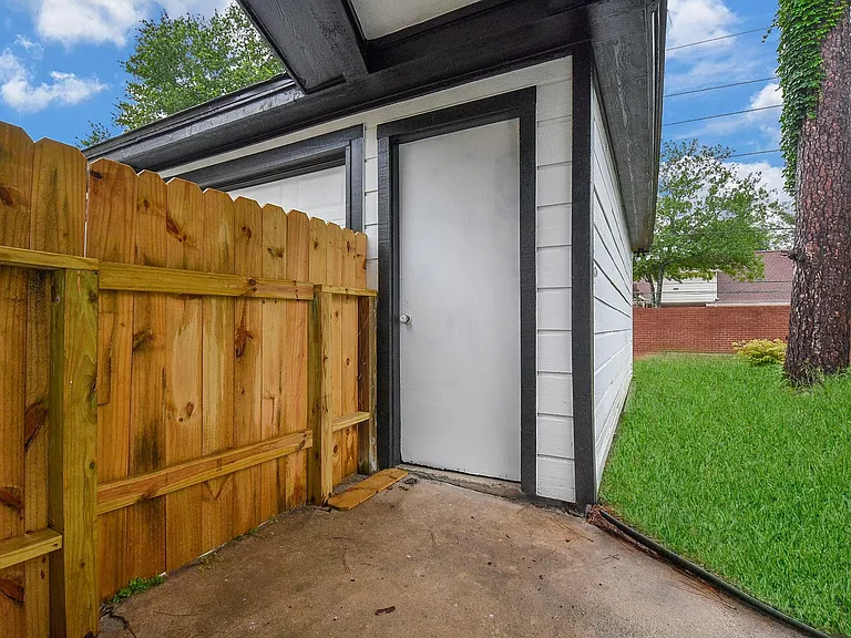 15814 Winding Moss Dr — Photo 45
