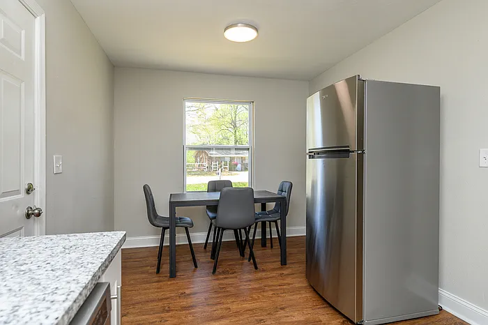 2 bed, 1.0 bath, 810 sqft, $1,195 — Photo 3