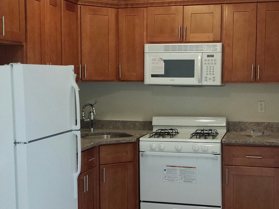 1st image of 75 Hawthorne St APT 4C