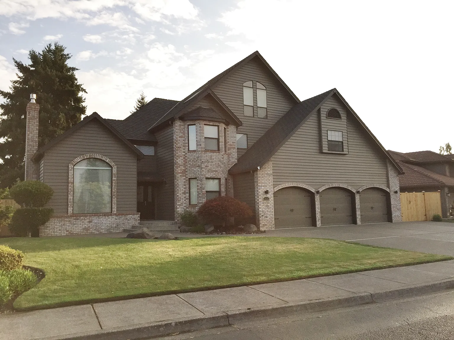 425 Snead Dr N photo 1