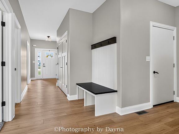 5th image of 356 White Hawk Way
