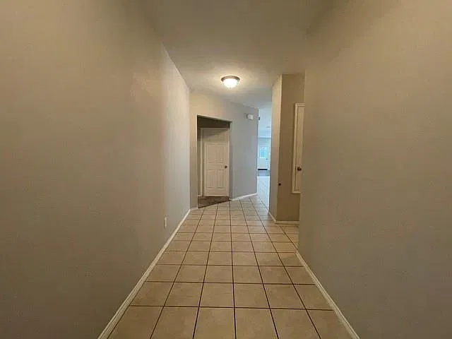 3 bed, 2.0 bath, 2157 sqft, $2,295 — Photo 3