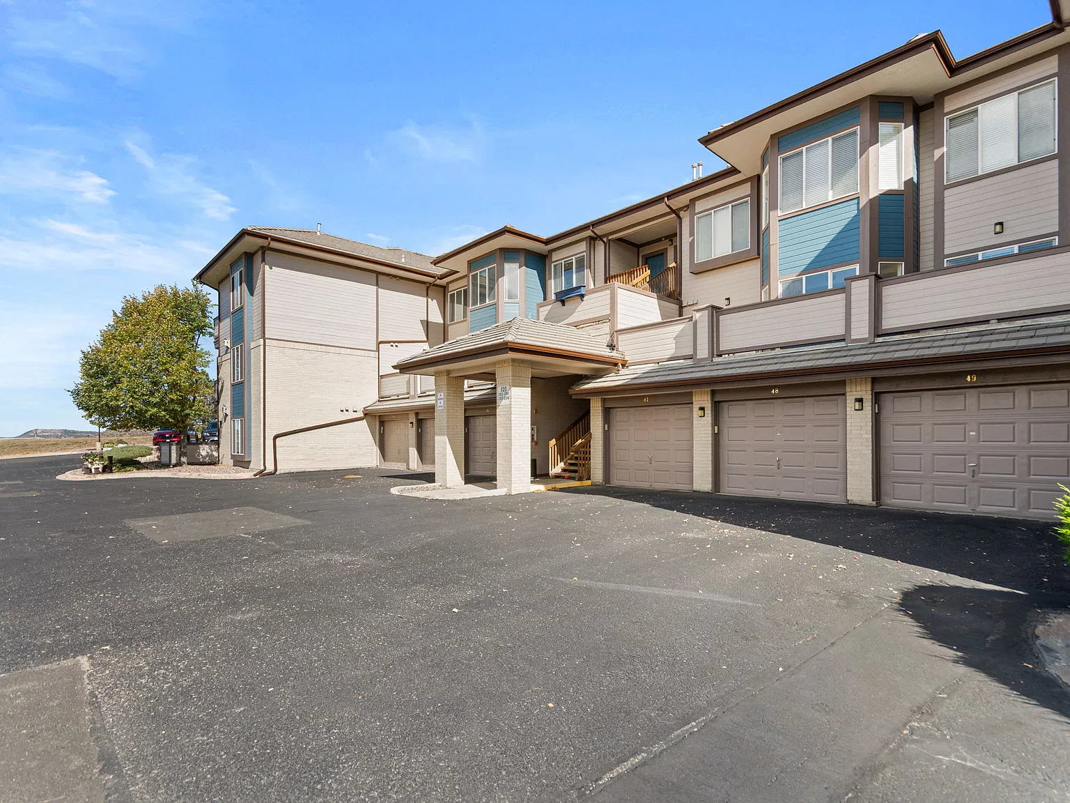 3 bed, 1555 sqft, $2,300 — Photo 2