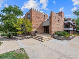 1813 Hemlock Pl APT 101, Schaumburg, IL 60173
