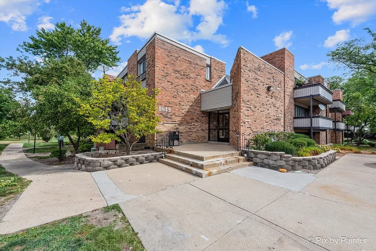 1813 Hemlock Pl APT 101 photo 1