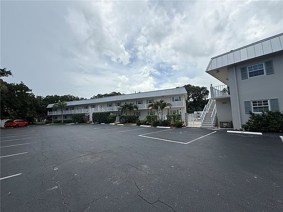 2nd image of 900 Jasmine Ln #102A