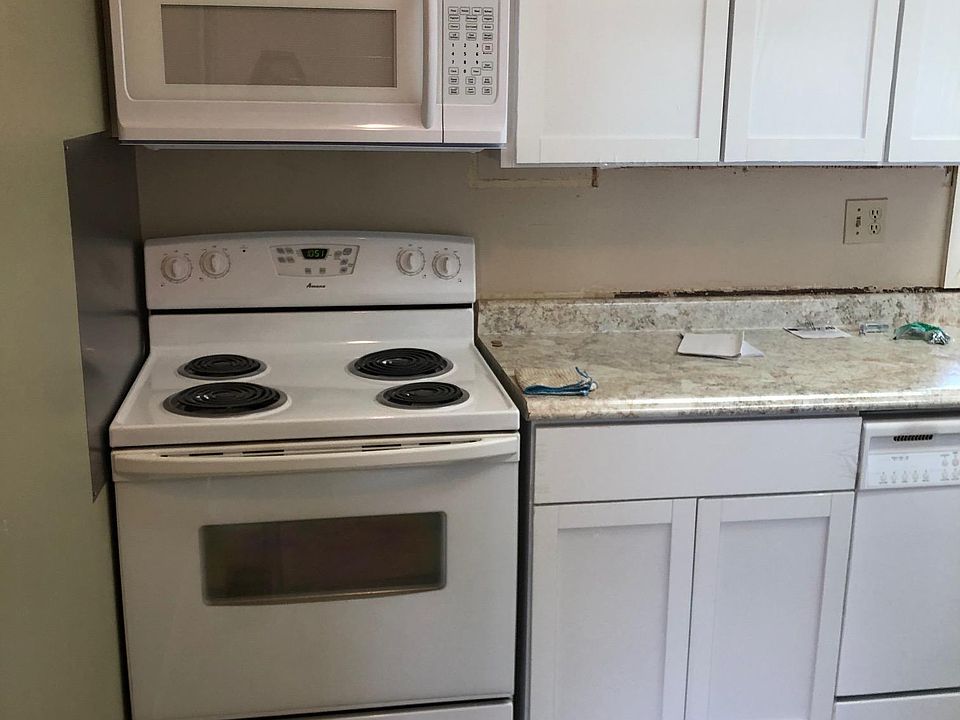 2nd image of 2961 Ridgecrest Dr