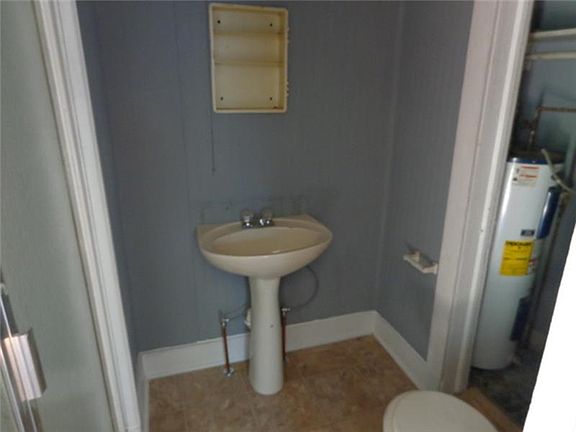 5th image of 601 Elder St APT C